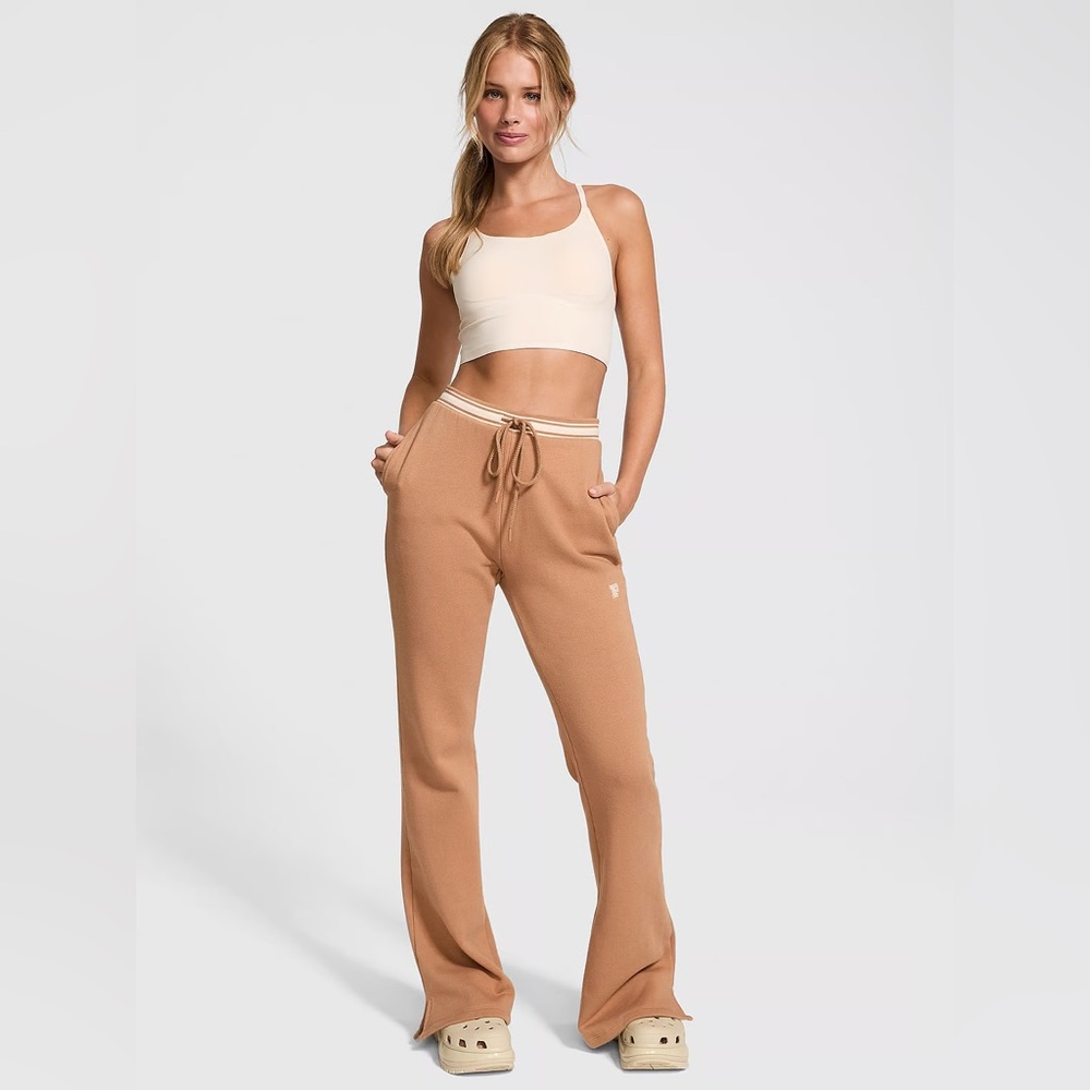 New PINK
IVY FLEECE SPLIT-HEM FLARE SWEATPANTS‎